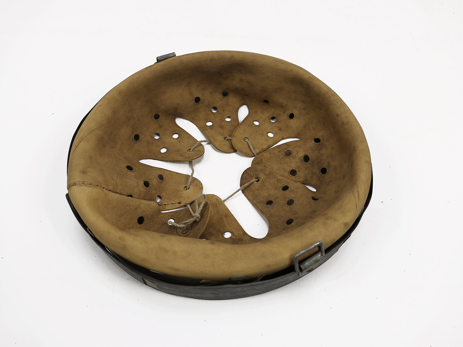 #199/ Wehrmacht steel helmet liner – antique interior lining for M35, M40 and M42 (60/68)