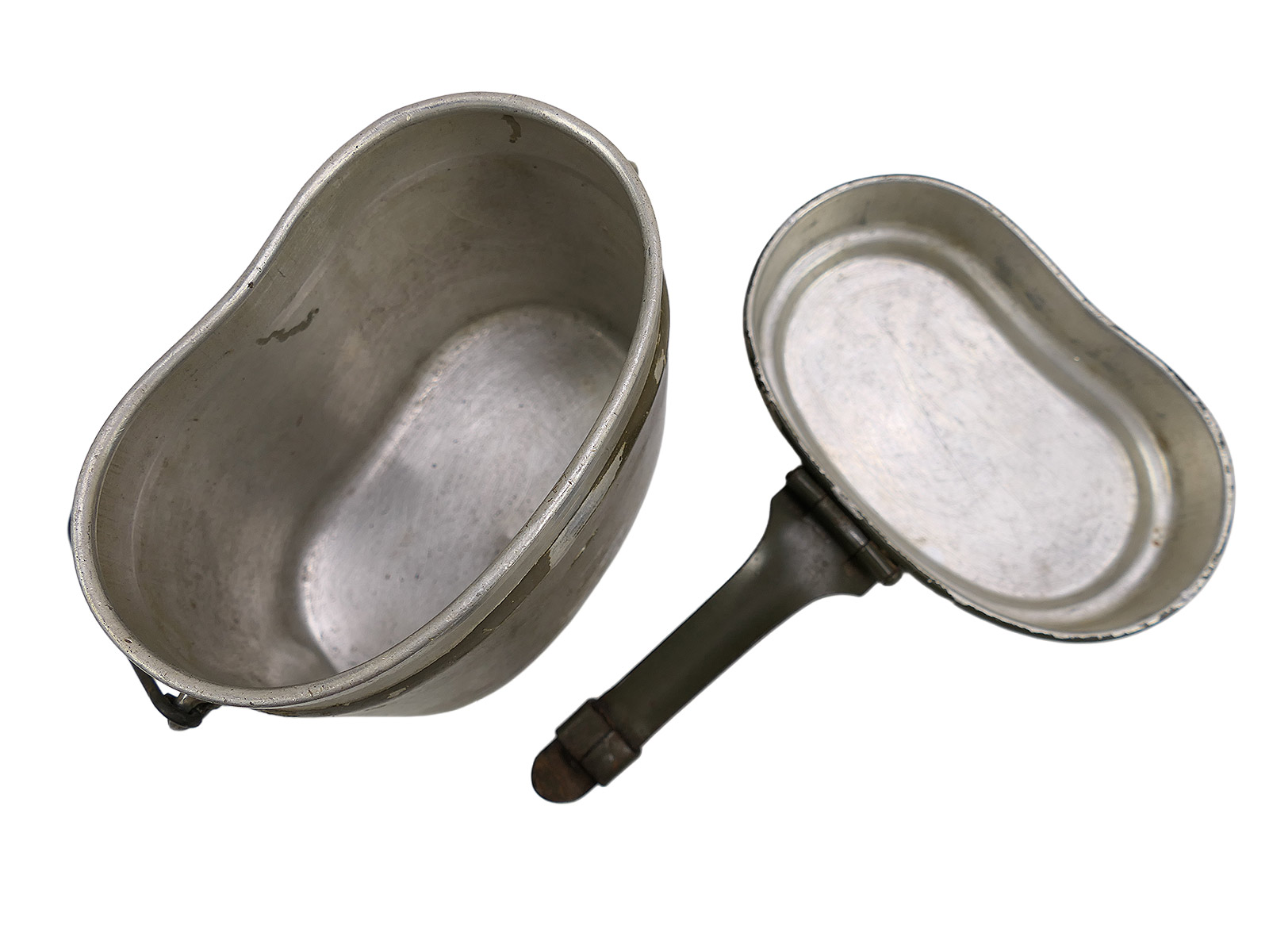 Wehrmacht cookware, manufacturer OHW 44, with leather strap – COLLECTION BATTLE WORN