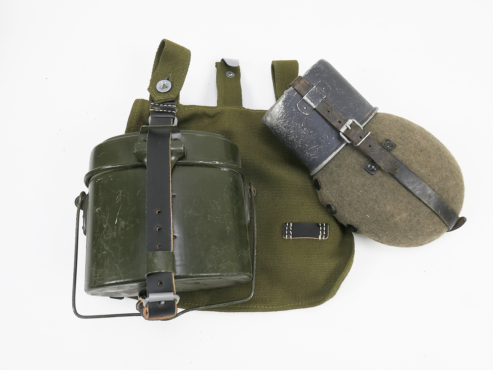 Wehrmacht field equipment Army field kit canteen eating utensils haversack