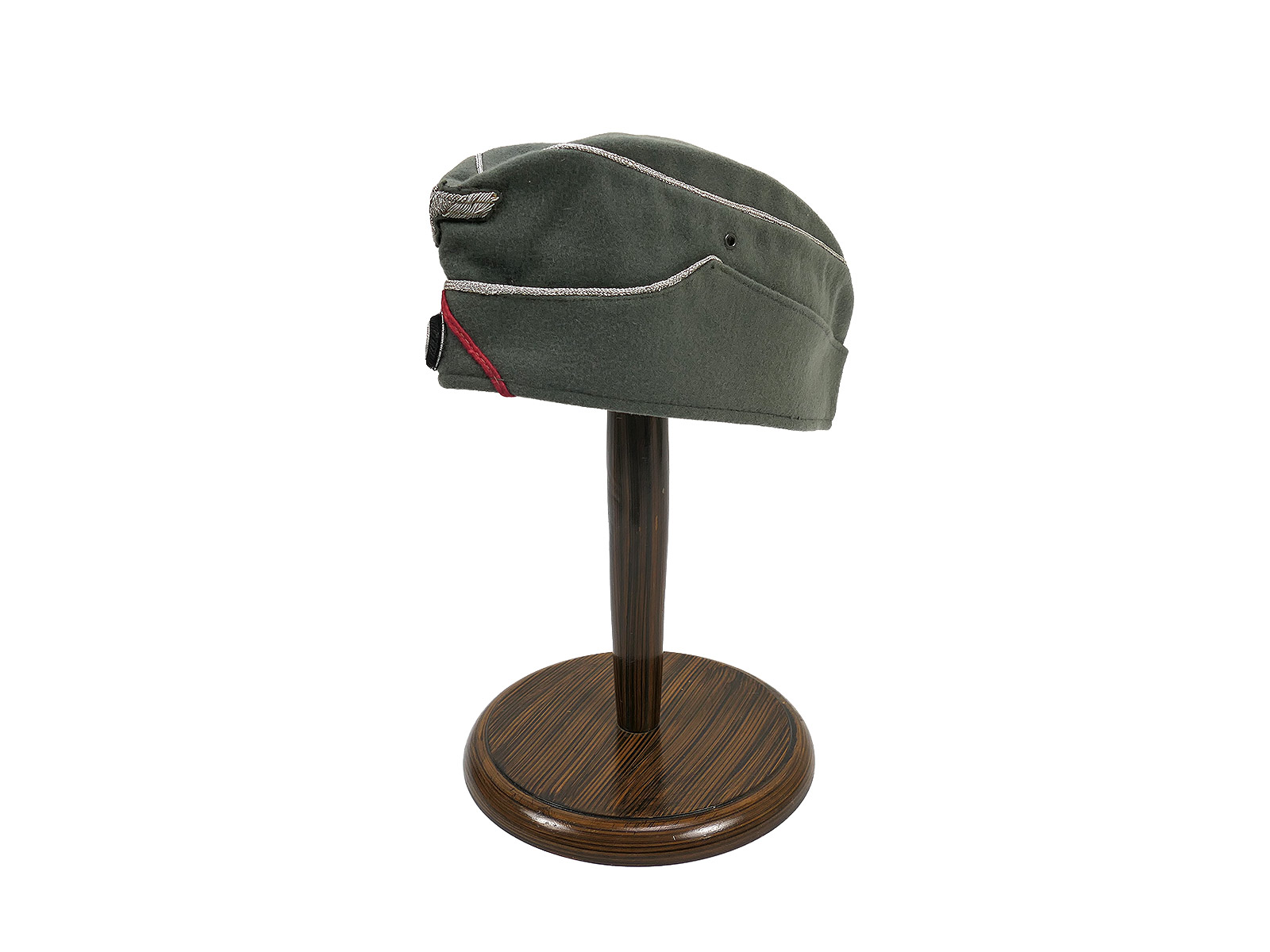 Wehrmacht officer's shuttle artillery with cap eagle and cockade size 58