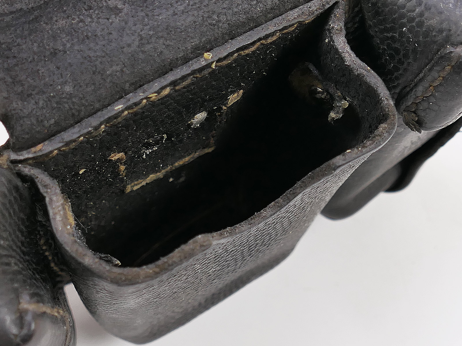 One-off item – Wehrmacht K98 3-round cartridge pouch, black, ORIGINAL, with manufacturer’s mark, 1942 COLLECTION