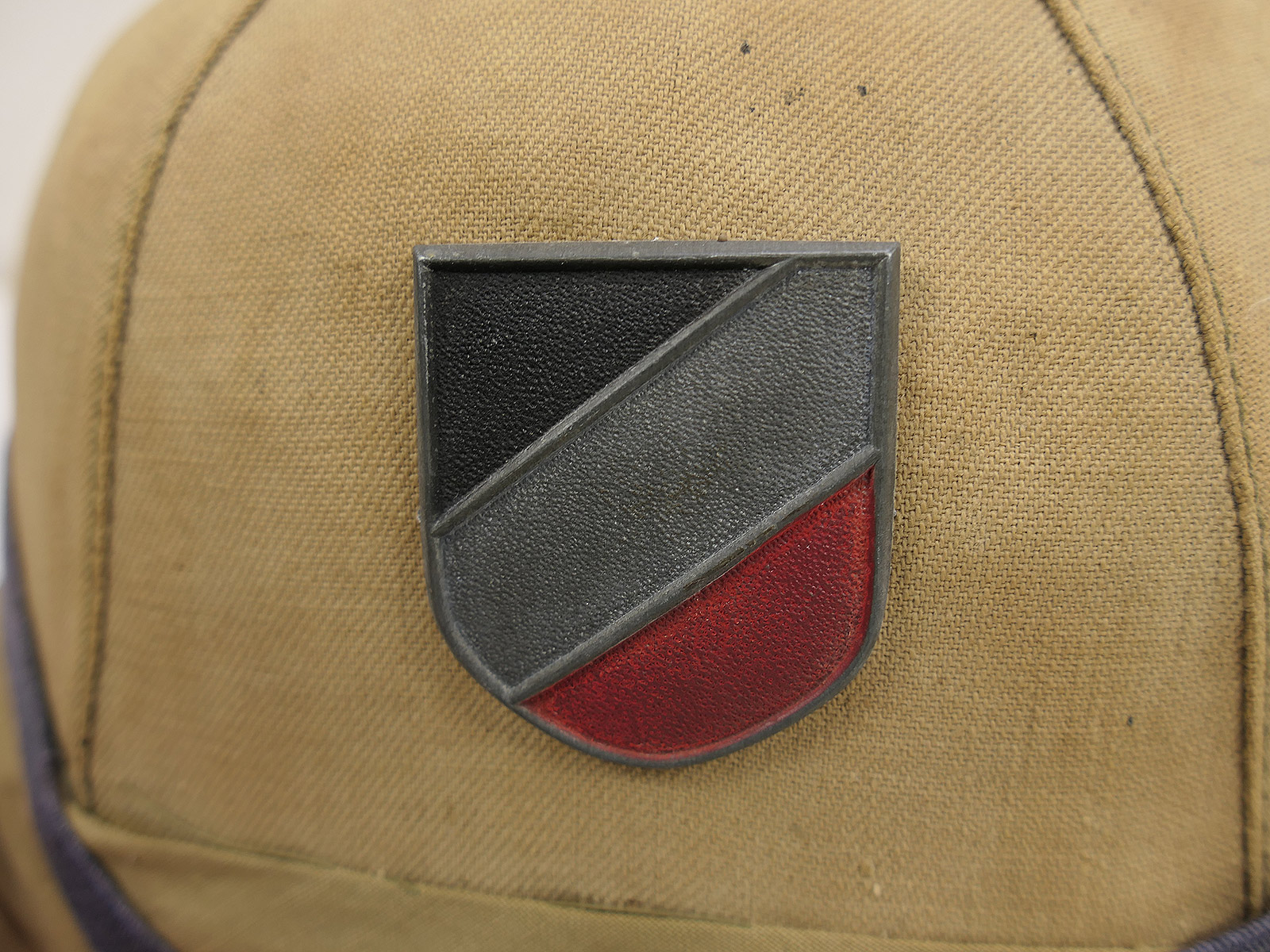 Original tropical helmet, Afrikakorps, Carl Halfar, Wehrmacht, DAK, with dust goggles – COLLECTION