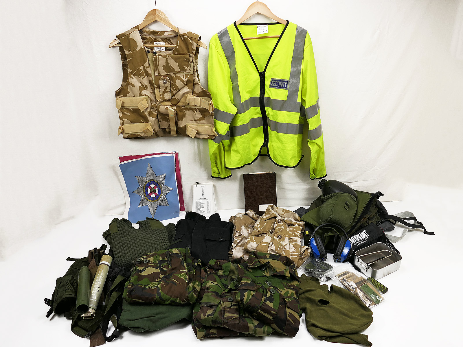 #2/ modern time militaria collection - mostly british army bags pouches camouflage clothing DPM *ANSEHEN* 