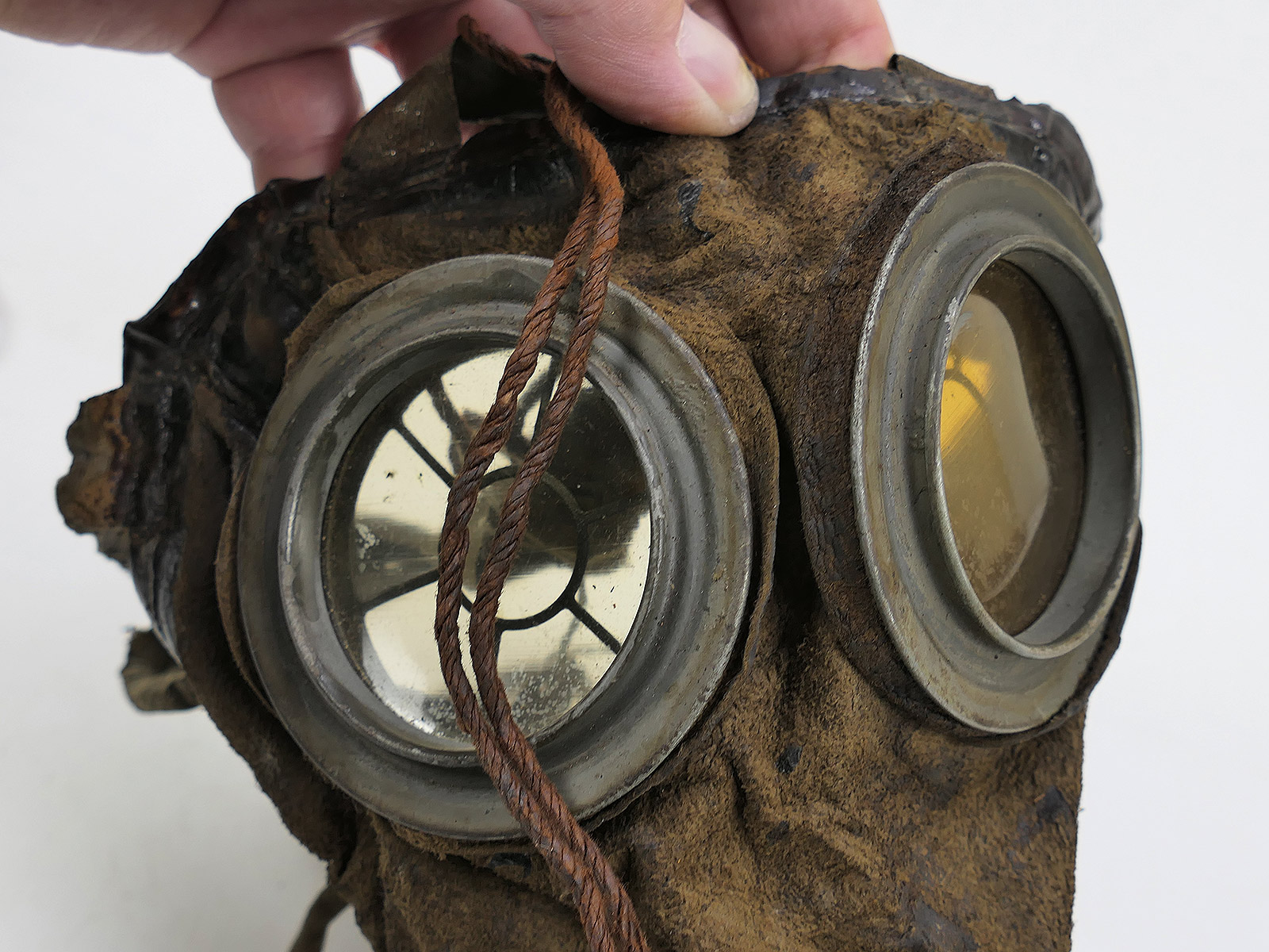 WK1 Original Leather Gas Mask M17 + Filter in Original Carry Case – COLLECTION BATTLE WORN