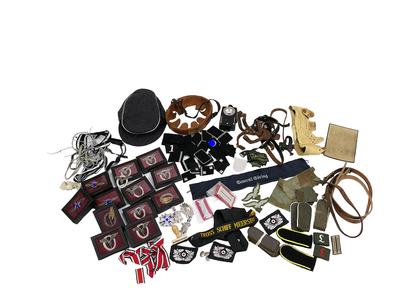 Militaria Konvolut effects badges collar mirror medals LW field cap ANSEHEN 