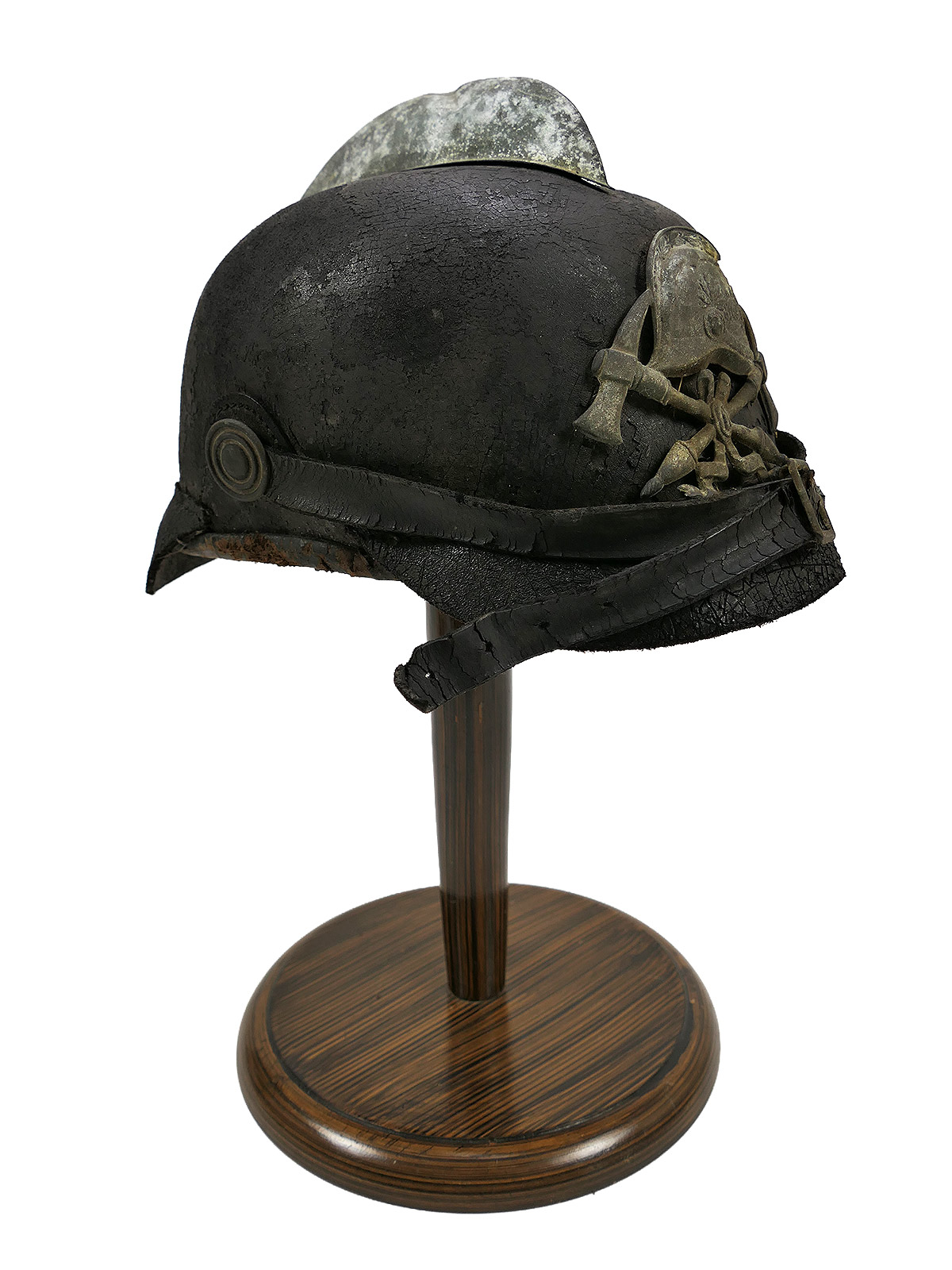 Original firefighter’s helmet – leather firefighter’s helmet decoration