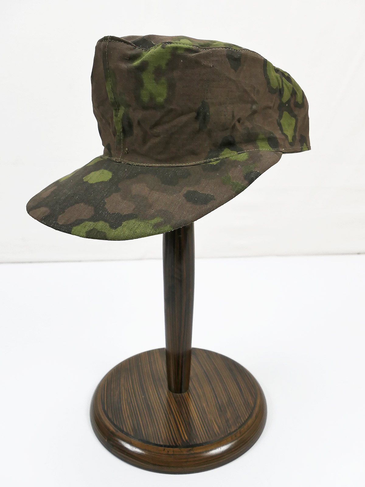 P1402643 Waffen SS Frontfertigung field cap original fabric oak leaves spring size 58 camouflage cap from museum