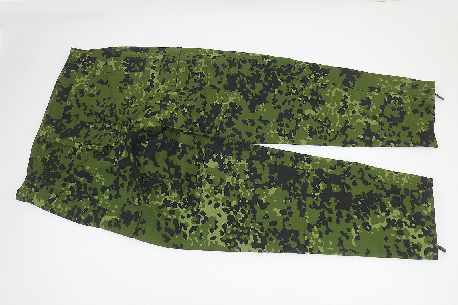 P1500967 Size Large Denmark Gore-tex rain pants Flecktarn HMAK rain pants