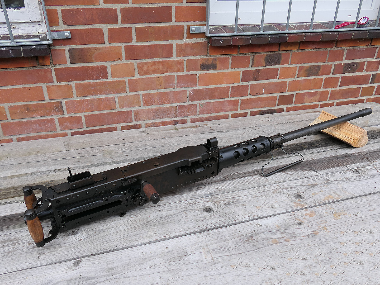 #A Browning Machine Gun MG Cal. 50 M2 Jeep Mount Tripod – Model – 1:1 metal replica, barrel can be dismantled