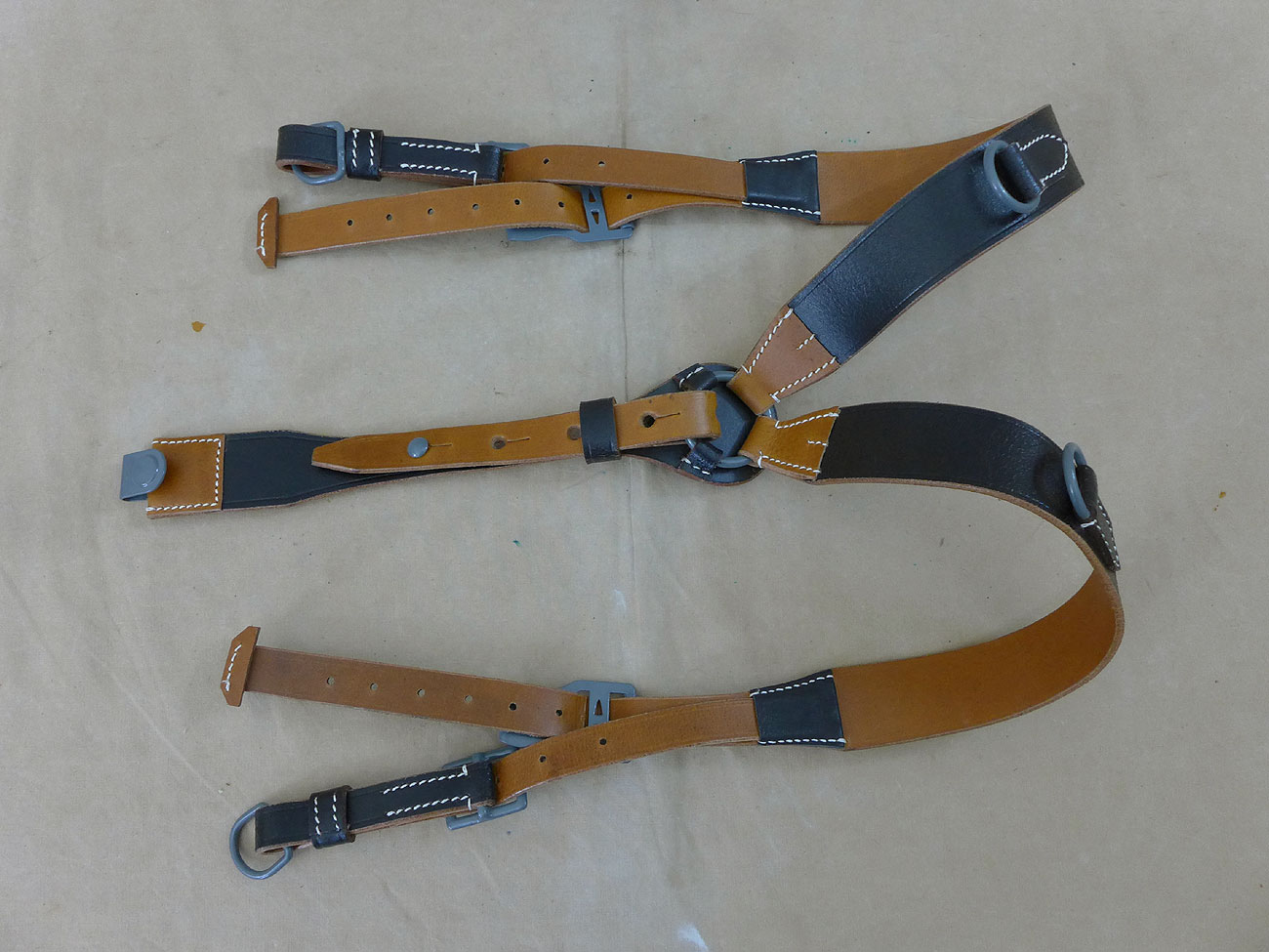 Wehrmacht Y-Strap Leather Belt Stretcher