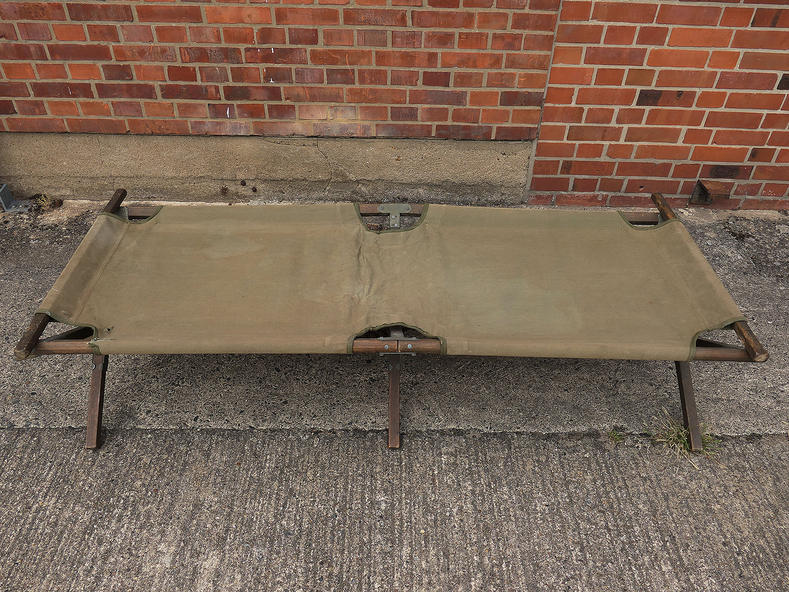 Original US Army WW2 GI camp bed / folding camp bed, dated 1945 