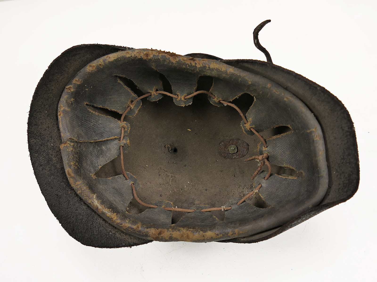 Original firefighter’s helmet – leather firefighter’s helmet decoration