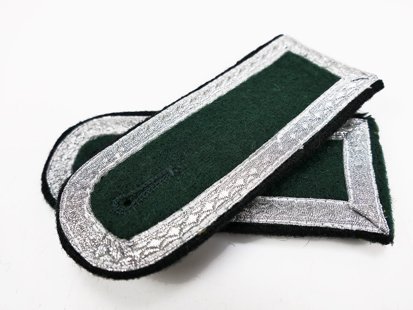 Wehrmacht M36 epaulettes for sergeants in the Engineer Corps, for the M1936 field tunic