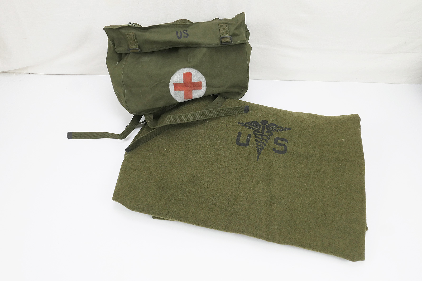 US Medic Pack Field Cargo M-1945 Bag + Wool virgin Blanket Aesculab Blanket Red Cross