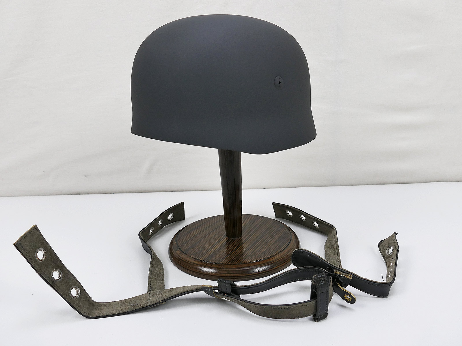 P1357291 WK2 LW paratrooper helmet steel helmet M38 Luftwaffe Glocke blue-grey 59/60 with chin strap