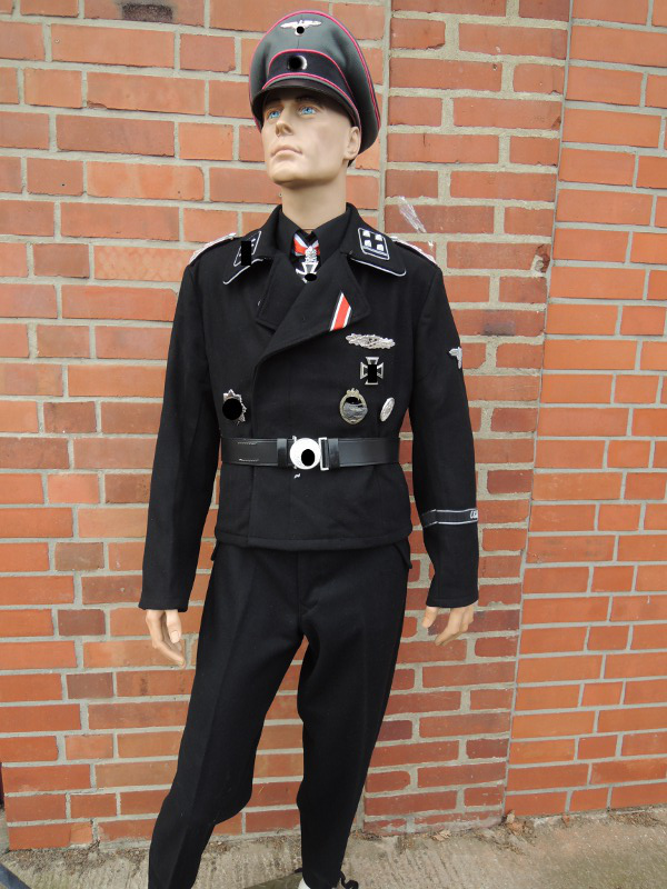 Example for an Elite tank uniform according to a template / script / film props