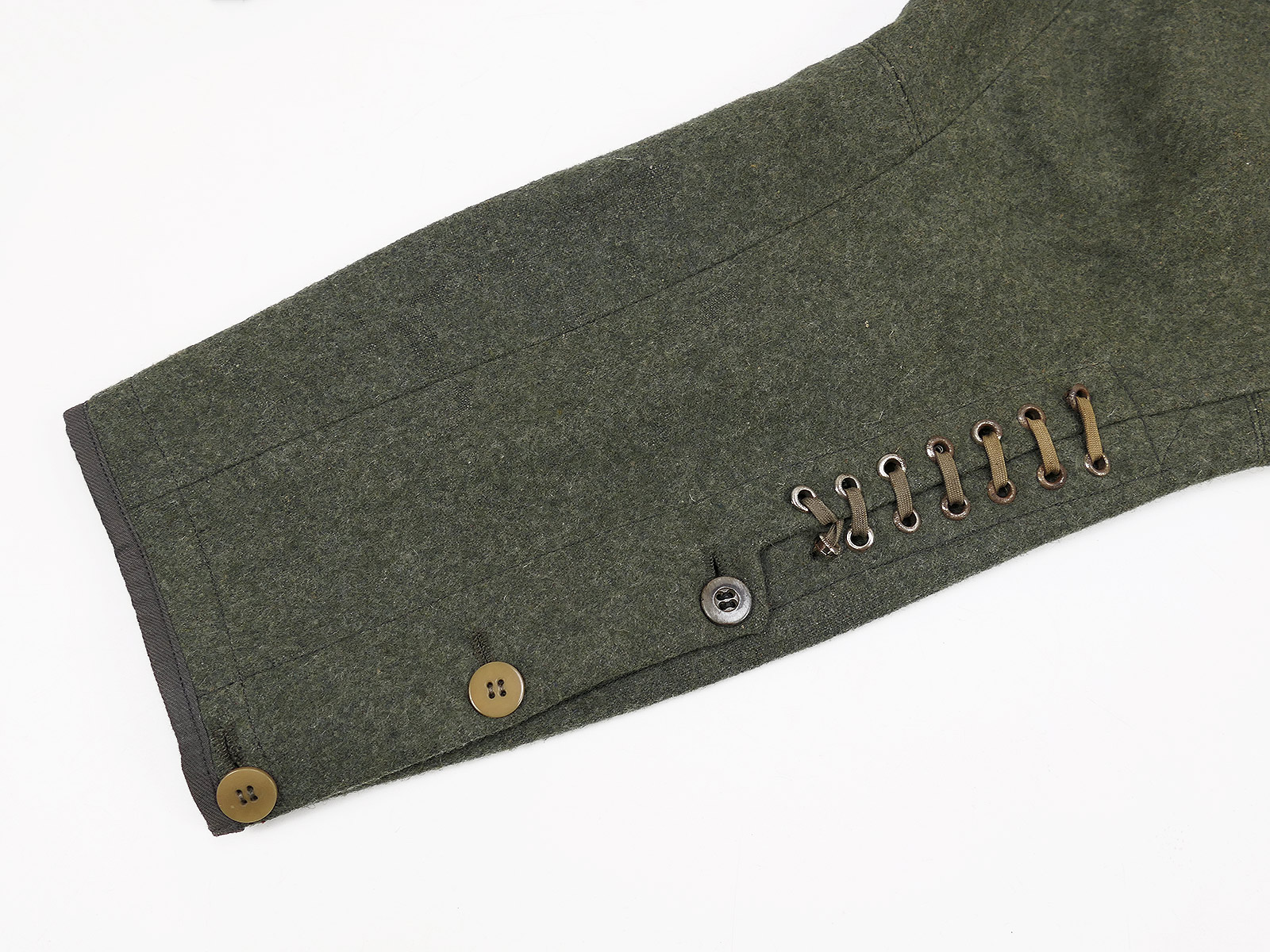 Original Wehrmacht Officer’s Field Jacket M36, Captain, Artillery, complete with breeches – COLLECTION