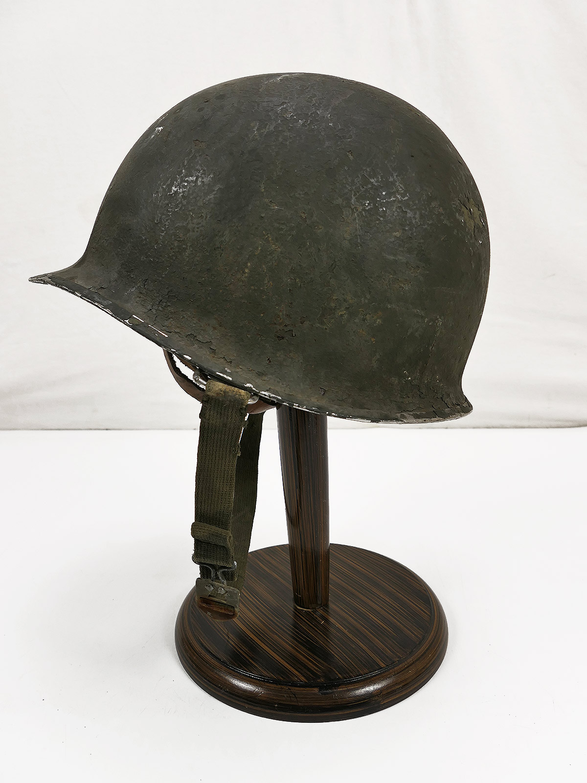US Army WW2 M1 Front Seam Helmet (Stahlhelm) with liner / chin strap
