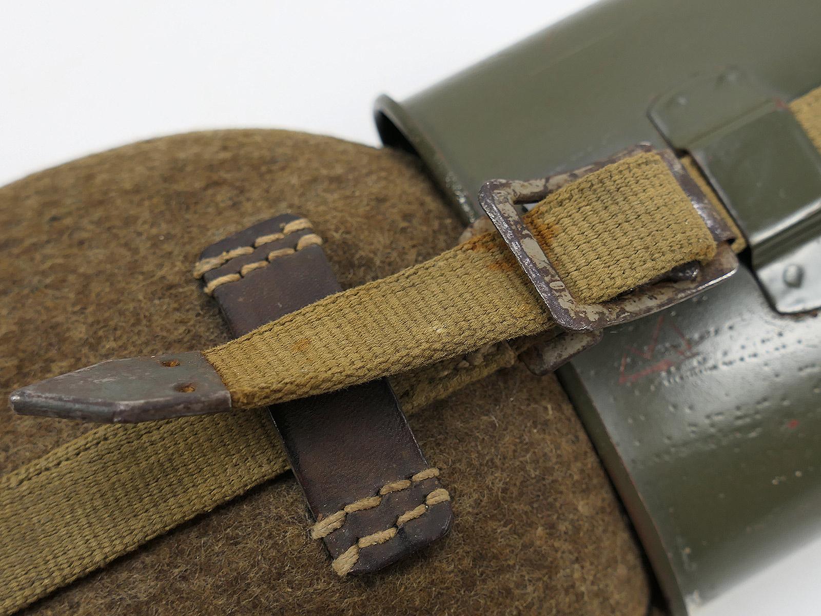 Wehrmacht MN42 canteen with steel cup – TOP COLLECTION, BATTLE-WORN