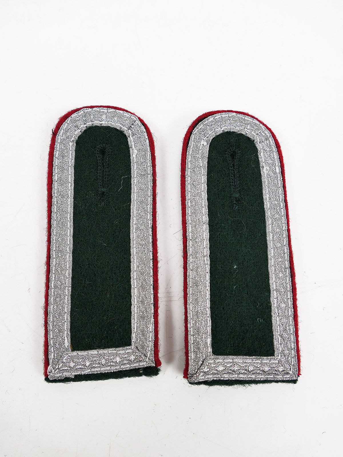 Wehrmacht M36 epaulettes for an artillery sergeant’s M1936 field tunic