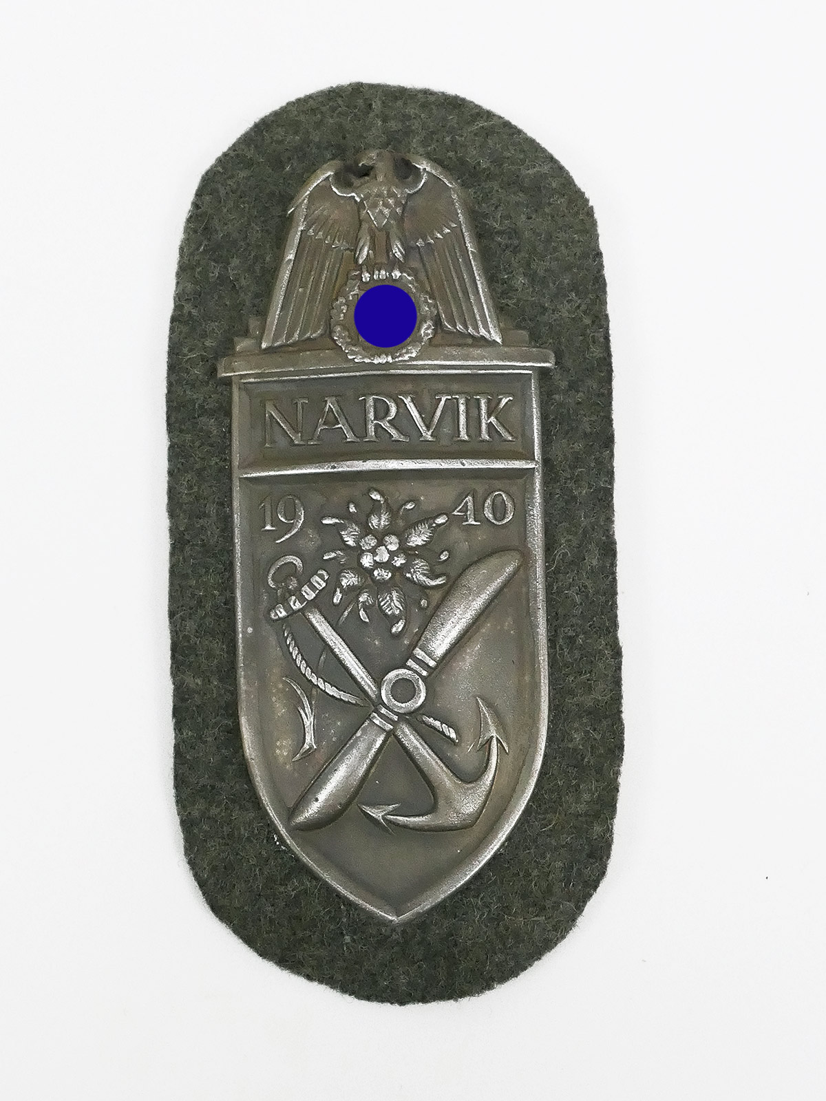 Wehrmacht Narvik 1940 sleeve shield Narvik shield for field blouse field gray background