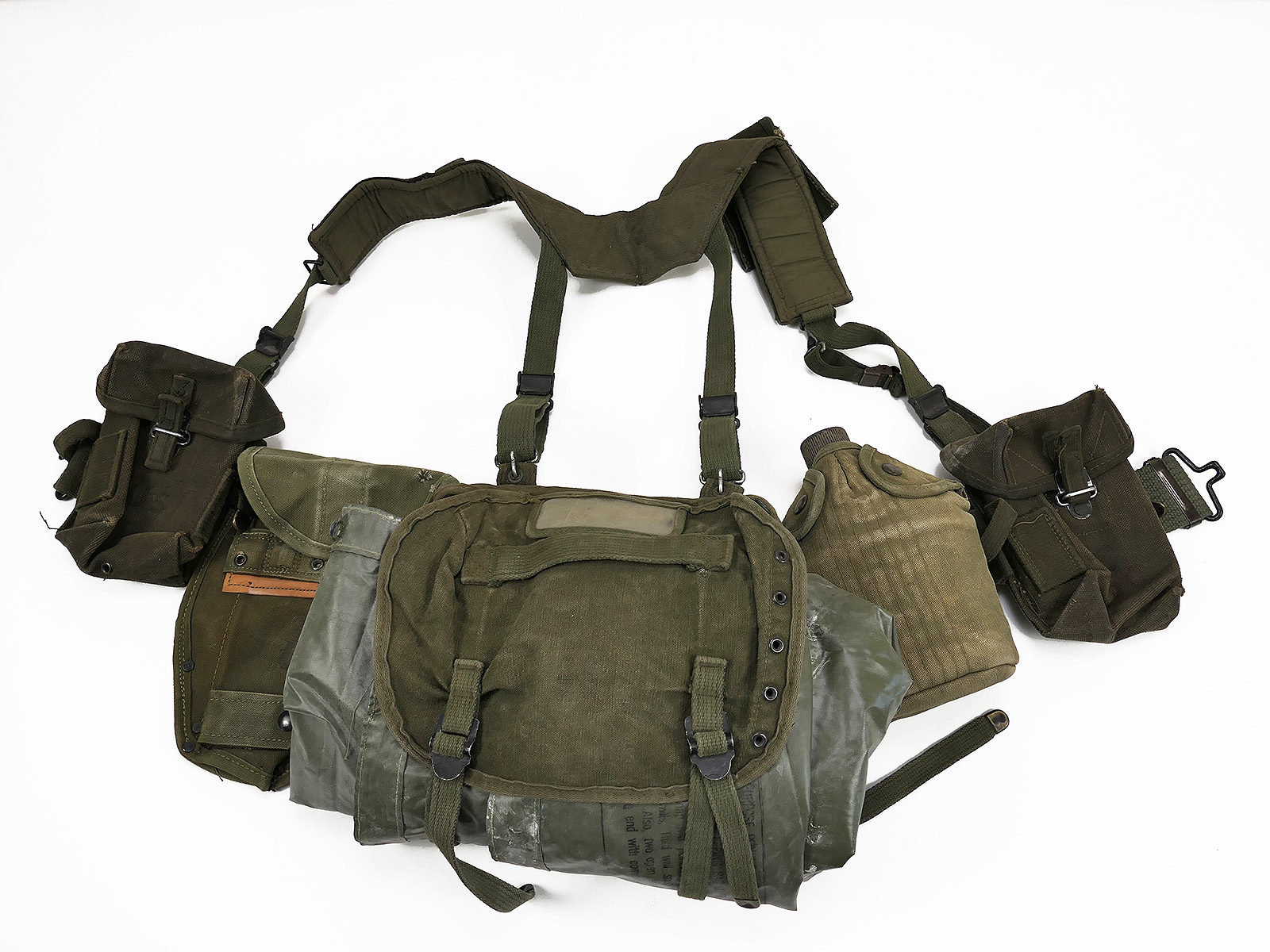 #PP/ US Army Vietnam Assault Kit M-1956 Pack – Pistol Belt, Bottle and Magazine Pouches, Buttpack, PONCHO, Suspenders