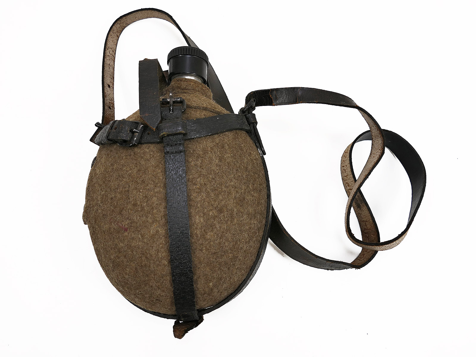 Original Wehrmacht Large Field Canteen ESB42 with original carrying strap