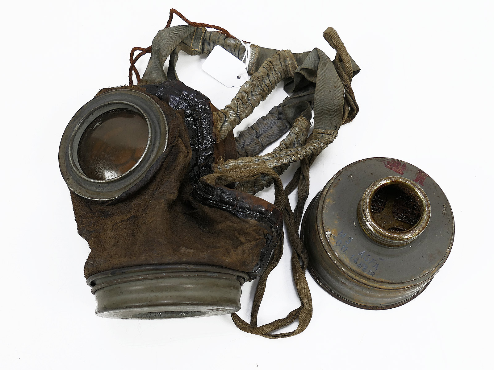 WK1 Original Leather Gas Mask M17 + Filter in Original Carry Case – COLLECTION BATTLE WORN