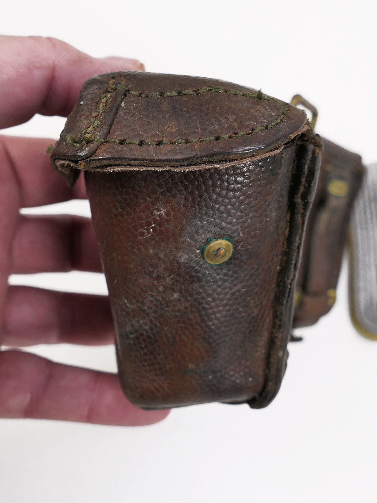 WW1 Original WW1 Cartridge Pouch 1914 – 1 fastening strap missing – COLLECTION BATTLE WORN