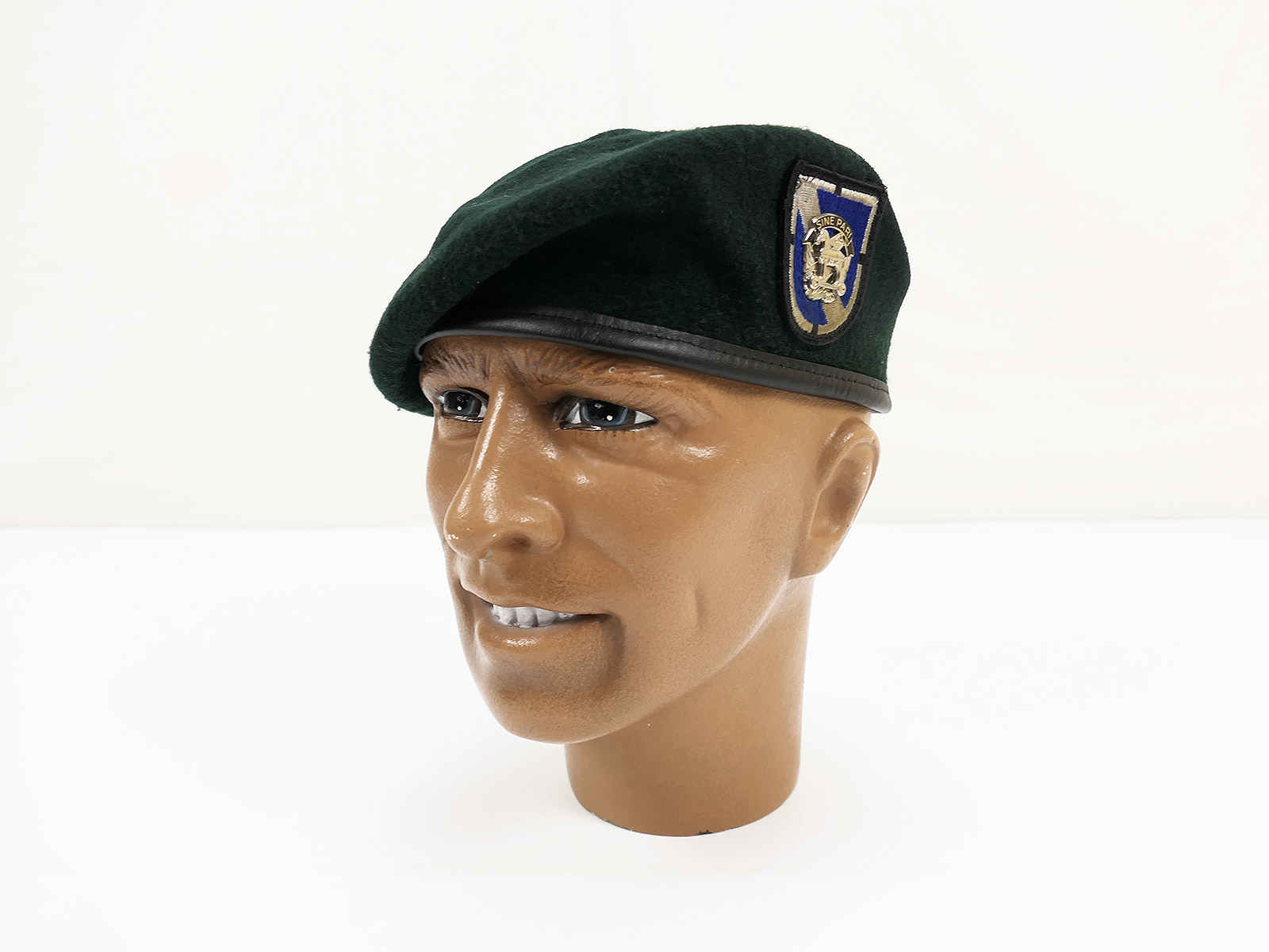 US Army Green Beret Special Operations Command SINE PARI beret with metal badge