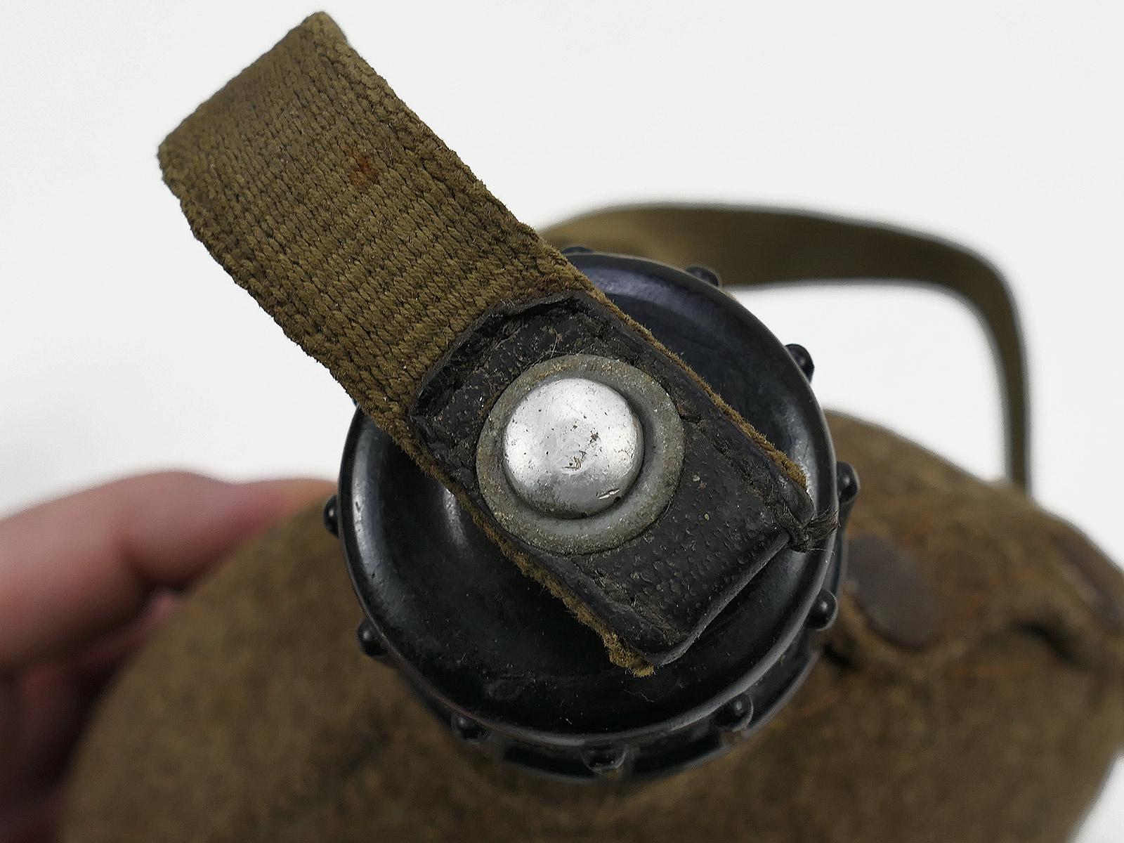 Wehrmacht MN42 canteen with steel cup – TOP COLLECTION, BATTLE-WORN