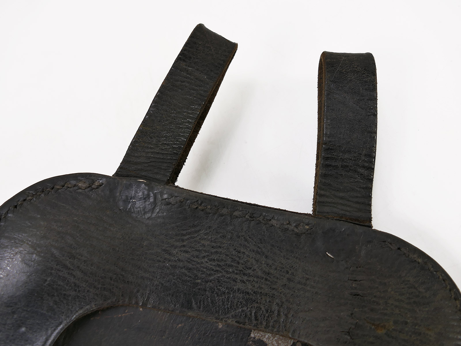 Antique infantry spade with hallmark, in a leather pouch / spade pouch – COLLECTION