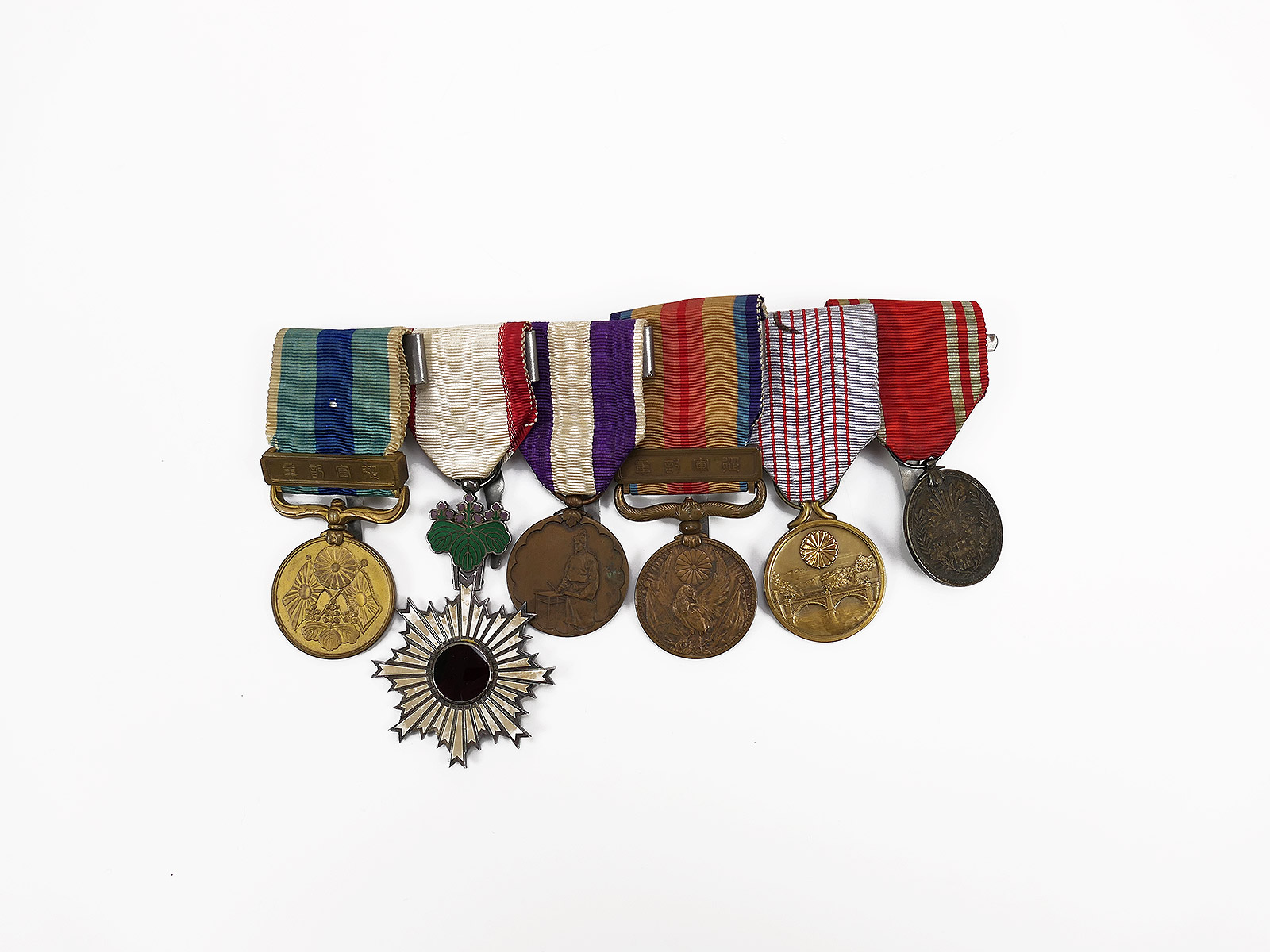 Japan WW2 Large medal clasp 6 badge medal award 