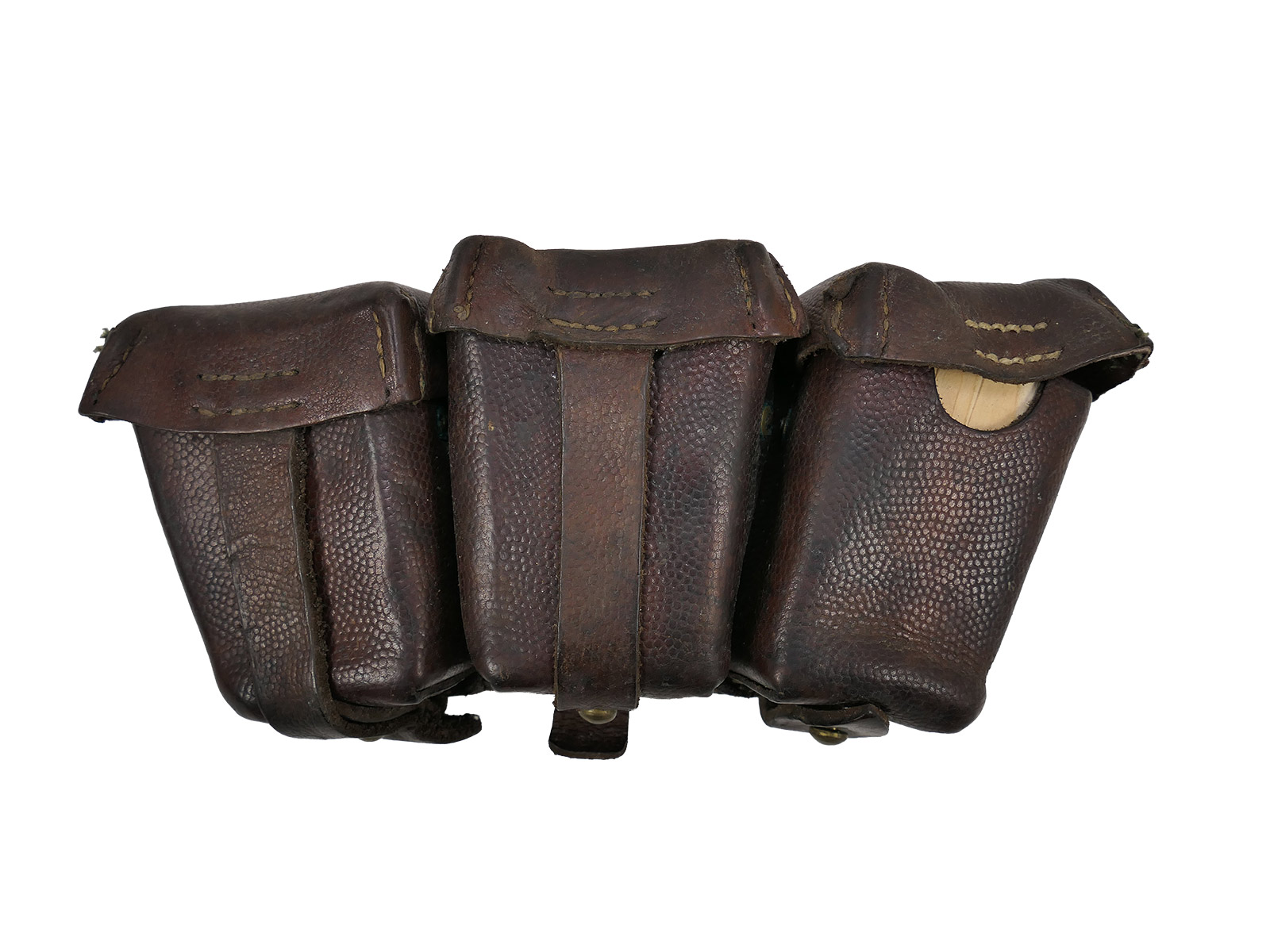 WW1 Original WW1 Cartridge Pouch 1914 – 1 fastening strap missing – COLLECTION BATTLE WORN