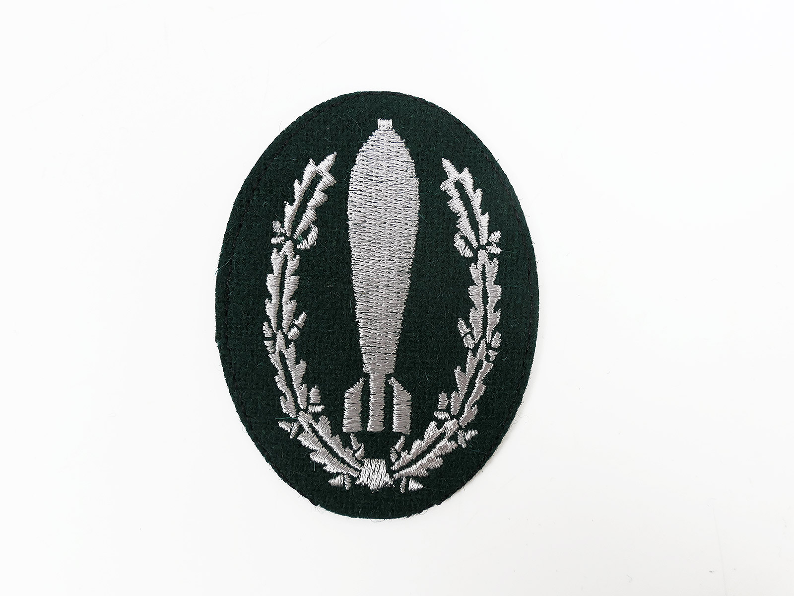 Wehrmacht 1x badge for gunners of the Nebeltruppe / Nebelwerfer M36 field blouse