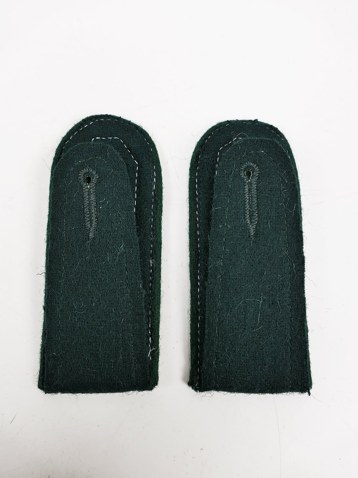 Wehrmacht M36 epaulettes for non-commissioned officers of the Mountain Infantry, for the M1936 field tunic
