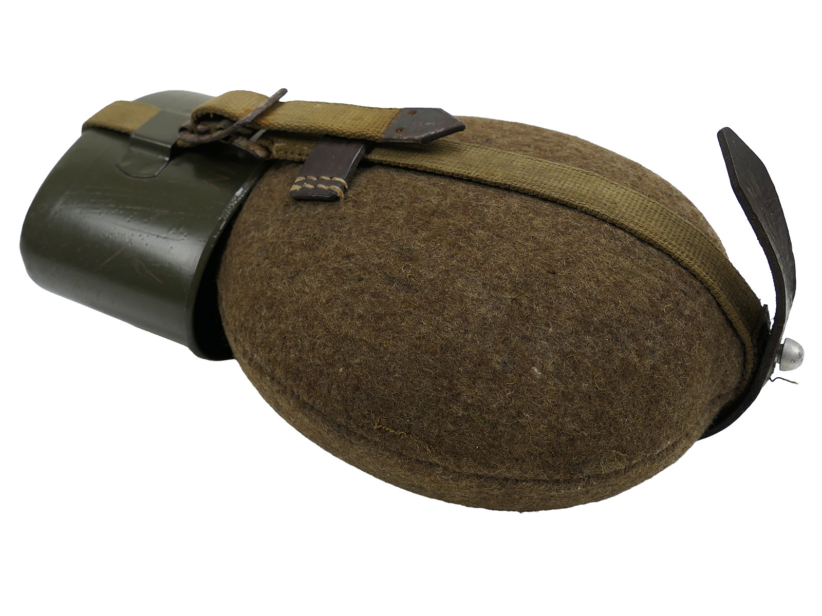 Wehrmacht MN42 canteen with steel cup – TOP COLLECTION, BATTLE-WORN