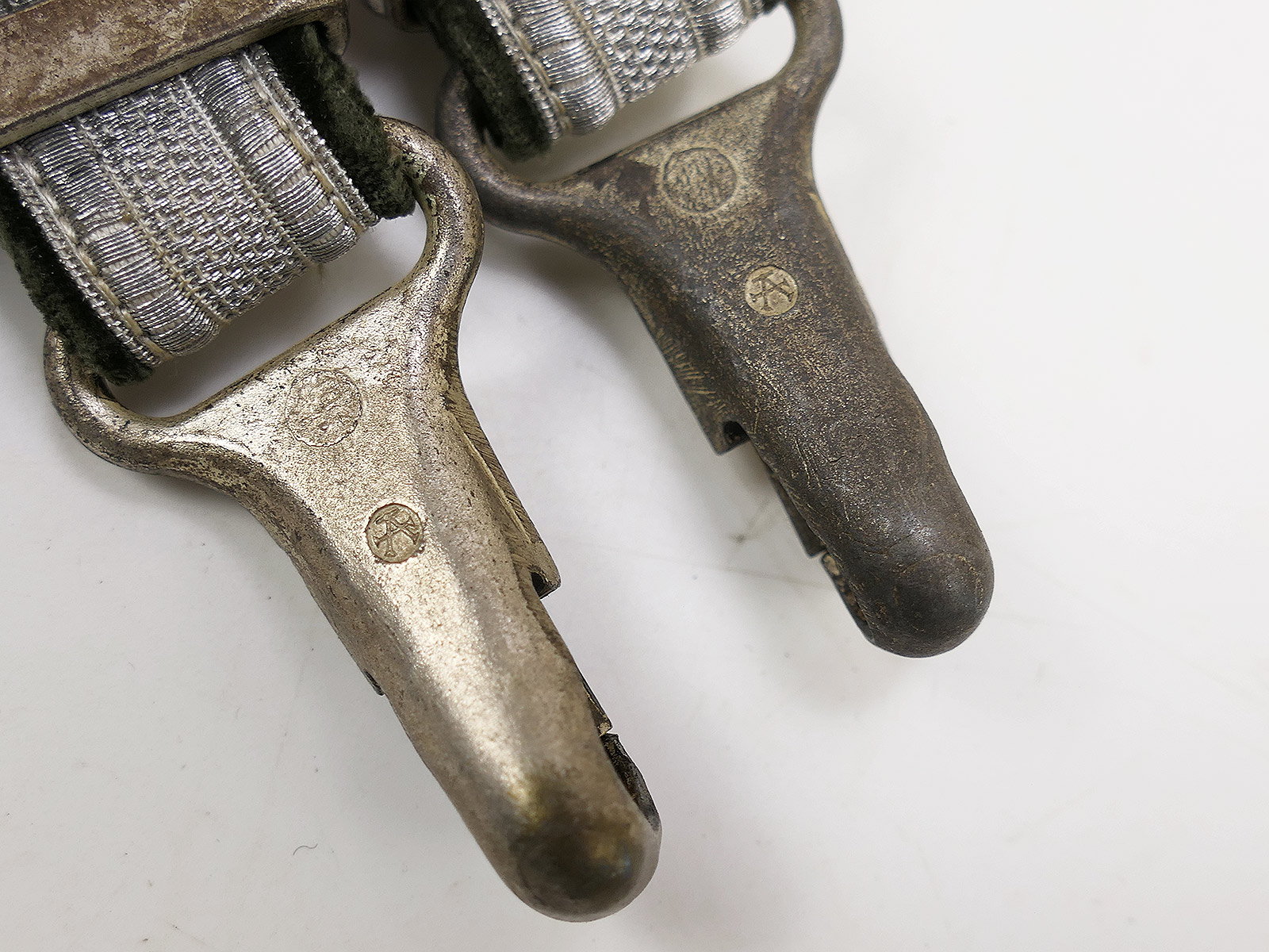 Wehrmacht dagger hanger for the Army officers’ dagger – Assmann COLLECTION