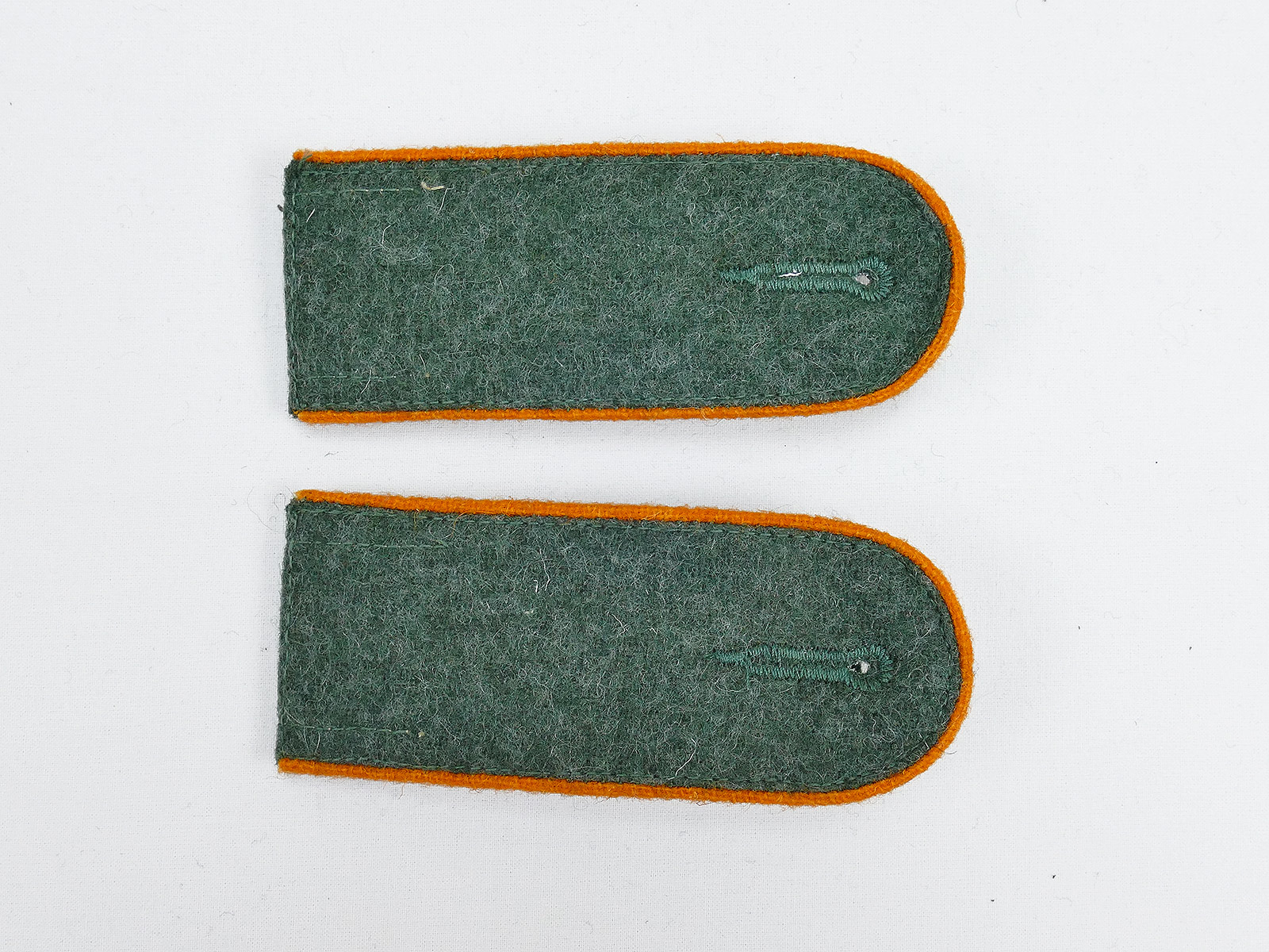 1x pair of M40 epaulettes Wehrmacht Heer Feldgendarmerie Mannschaften