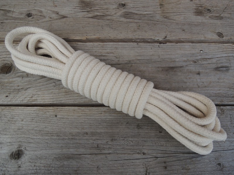 US Paratrooper Let Down Rope