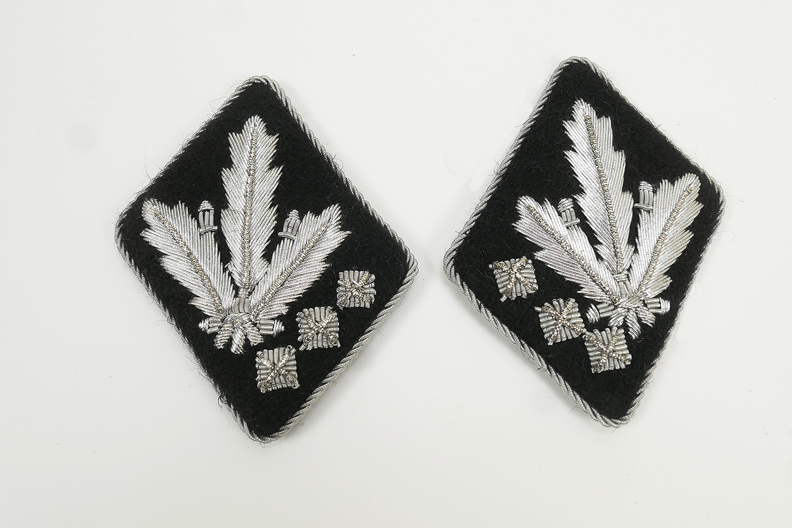 WSS rank insignia / collar patch Oberstgruppenführer / Generaloberst - flat version