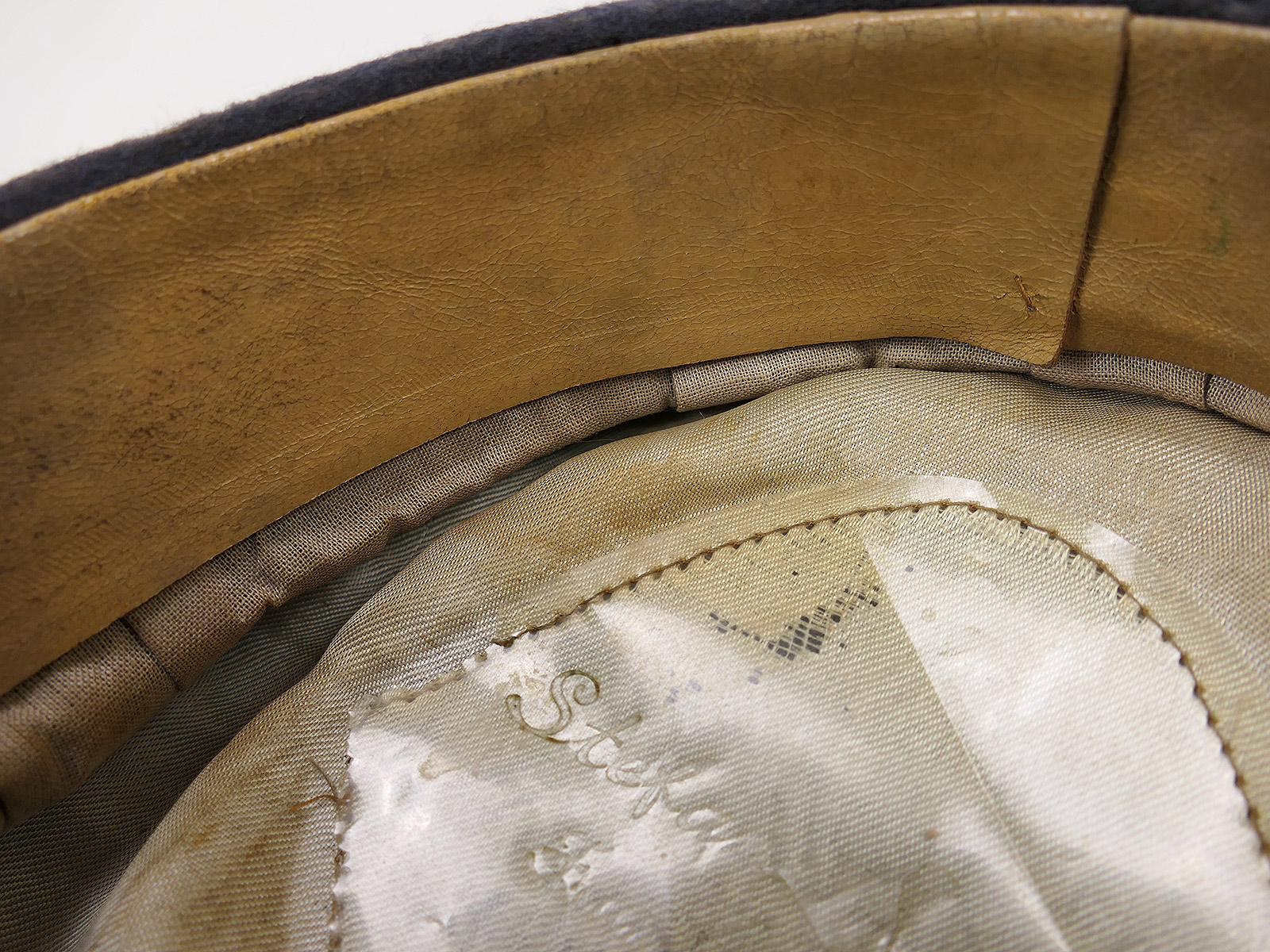 Original LUFTWAFFEN officer’s peaked cap with hand-embroidered details – COLLECTION