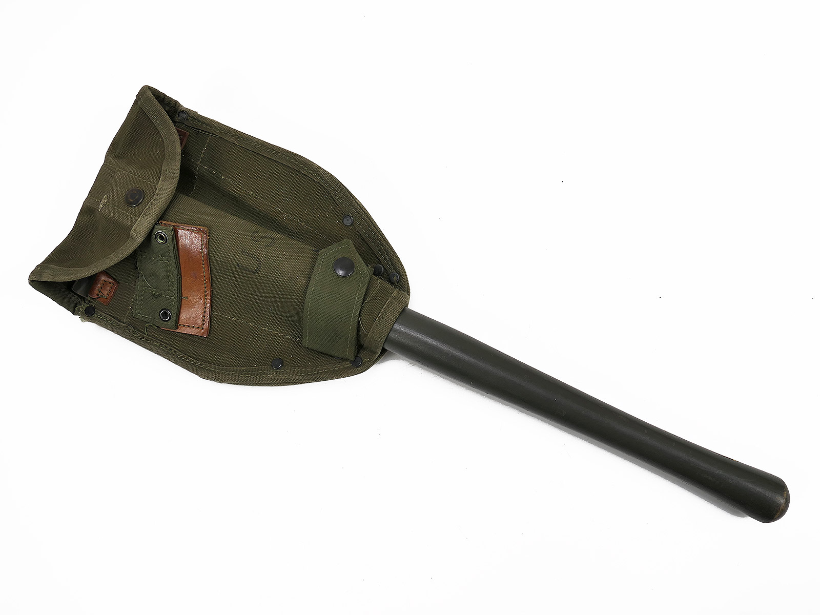 US Army WW2 folding spade with M-1956 pouch – entrenching tool (Vietnam, Korea) 