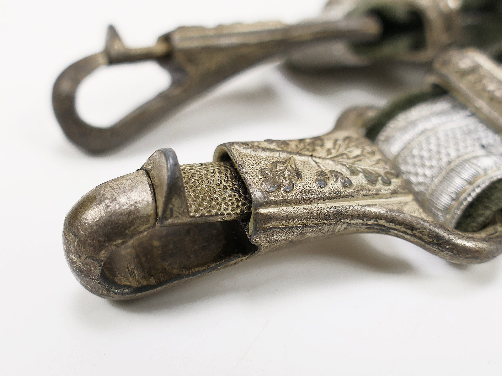 Wehrmacht dagger hanger for the Army officers’ dagger – Assmann COLLECTION