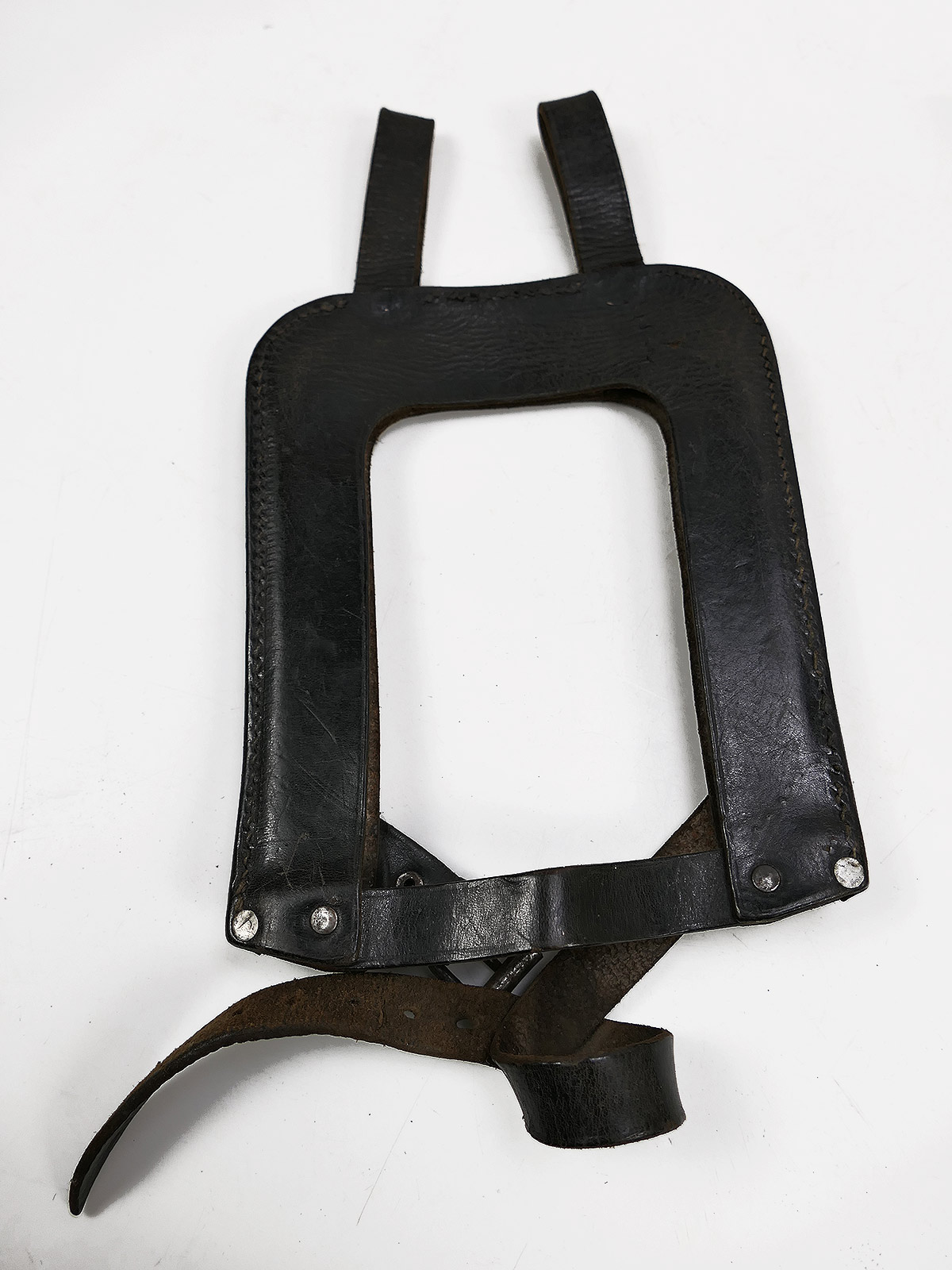 Antique infantry spade with hallmark, in a leather pouch / spade pouch – COLLECTION