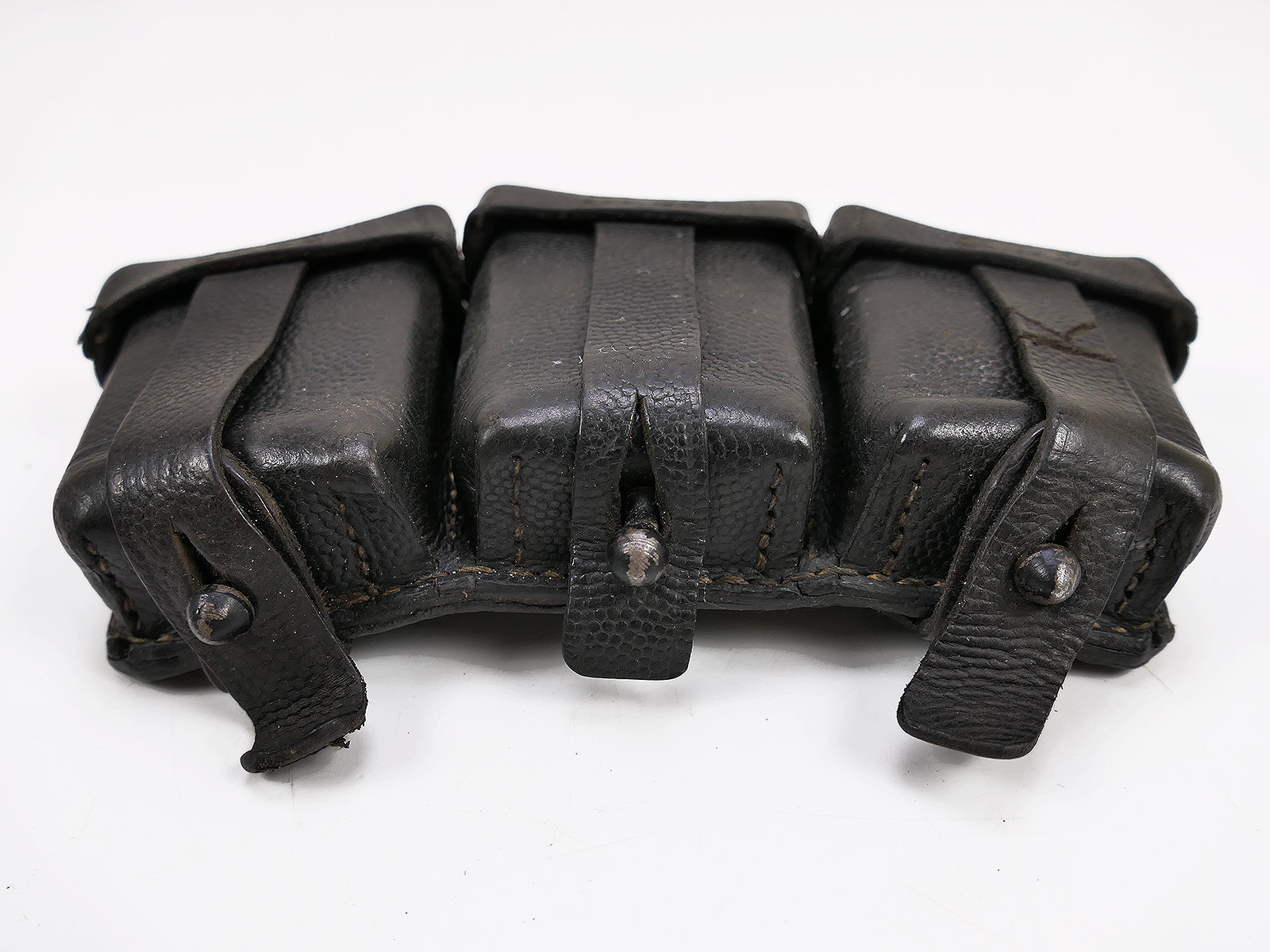 One-off item – Wehrmacht K98 3-round cartridge pouch, black, ORIGINAL, with manufacturer’s mark, 1942 COLLECTION