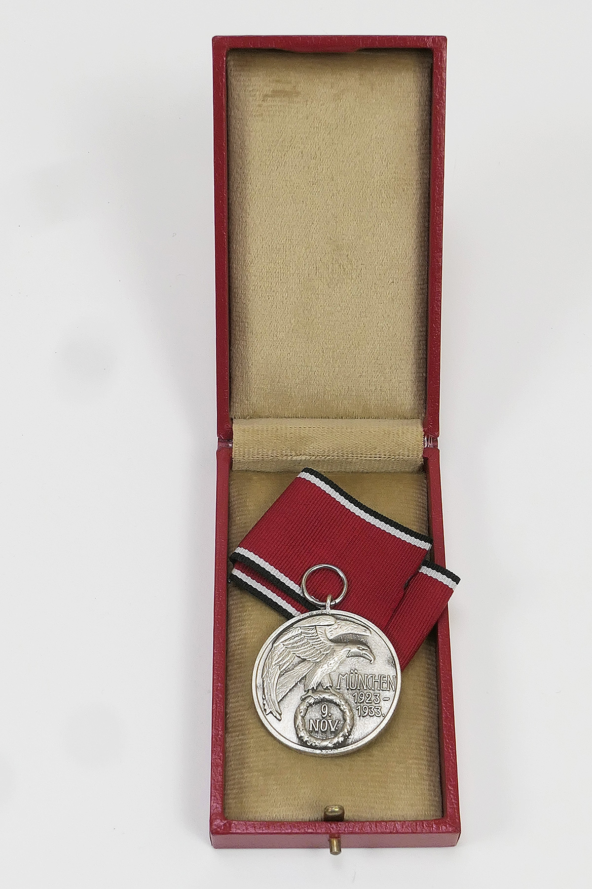 Order of Blood / Feldherrnhalle 8.9. November 1923 Medal of Honor with case / award case
