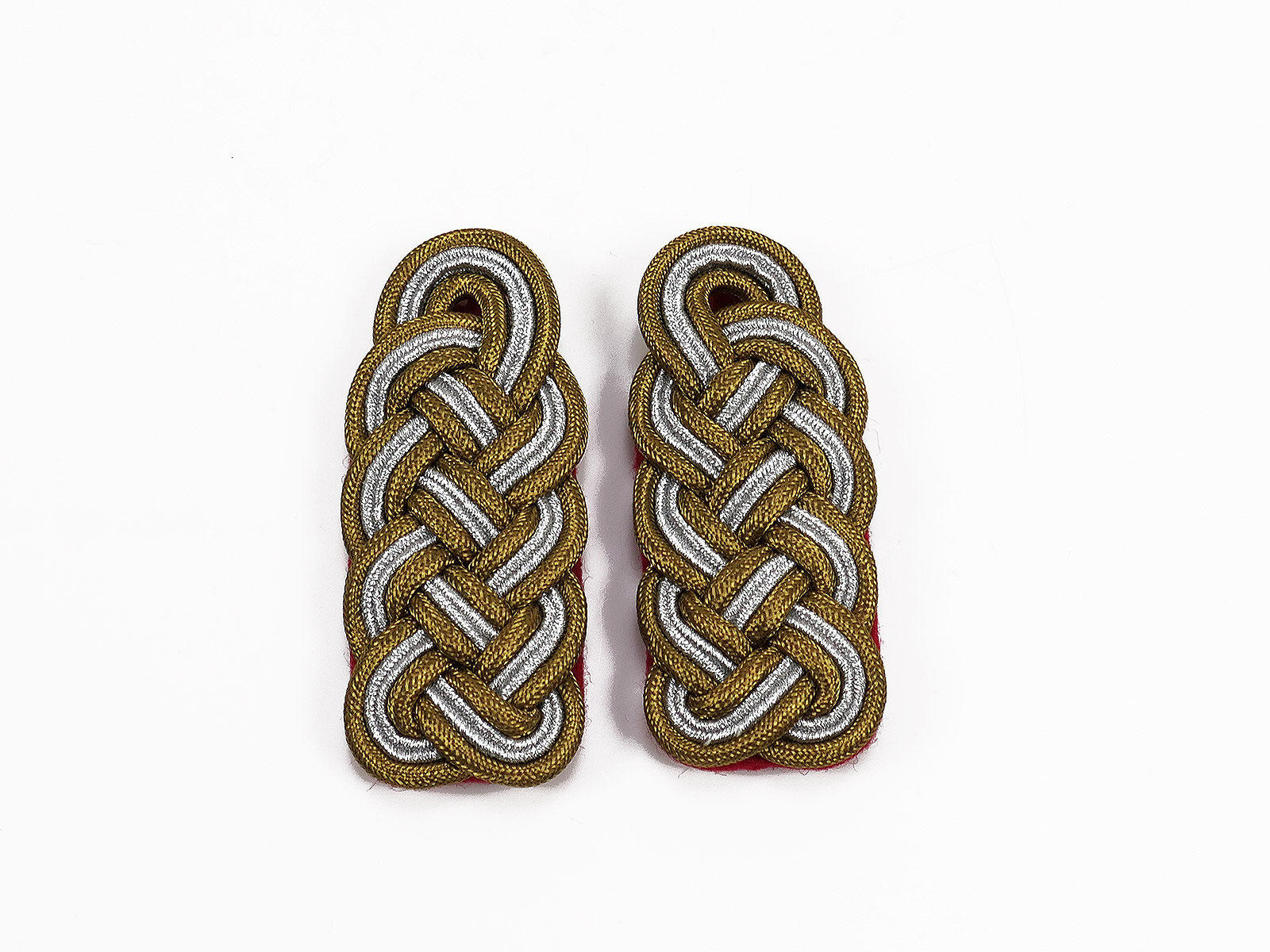 Pair of epaulettes for a Wehrmacht general’s field tunic, to be attached – antique