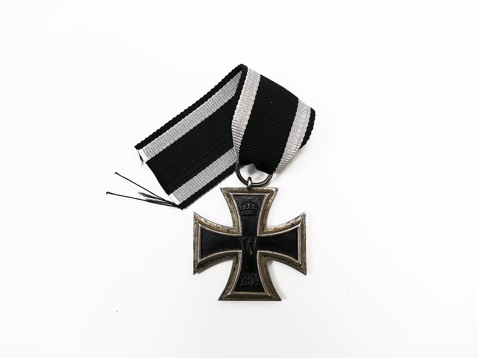 #A Original WK1 Iron Cross 2nd class 1914 / 1813 EK2 on ribbon 