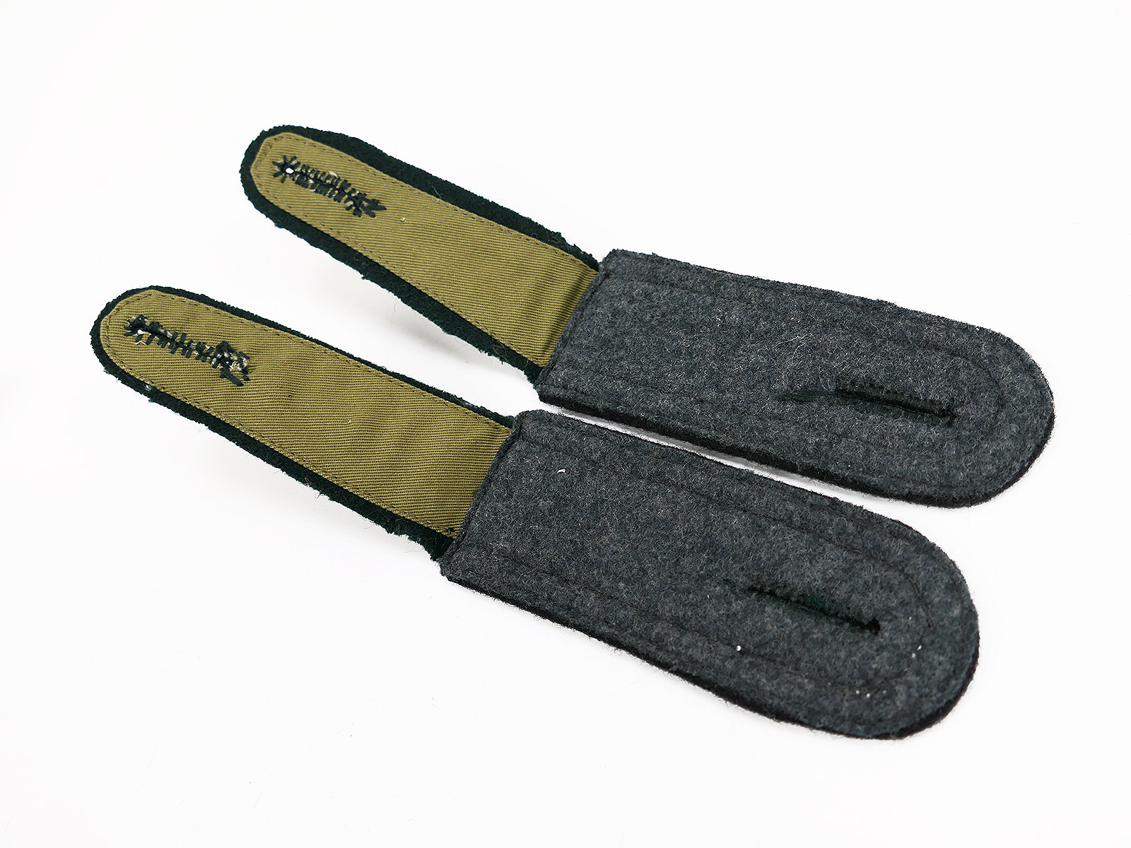 Wehrmacht M36 epaulettes for non-commissioned officers in the Sappers Corps, for the M1936 field tunic